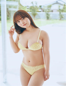 《女生去掉所有服装小内-漂亮人妻被维修工侵犯的后果》