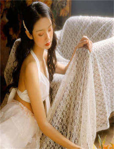 《边吃奶边被躁欧美三级-美味的老婆》